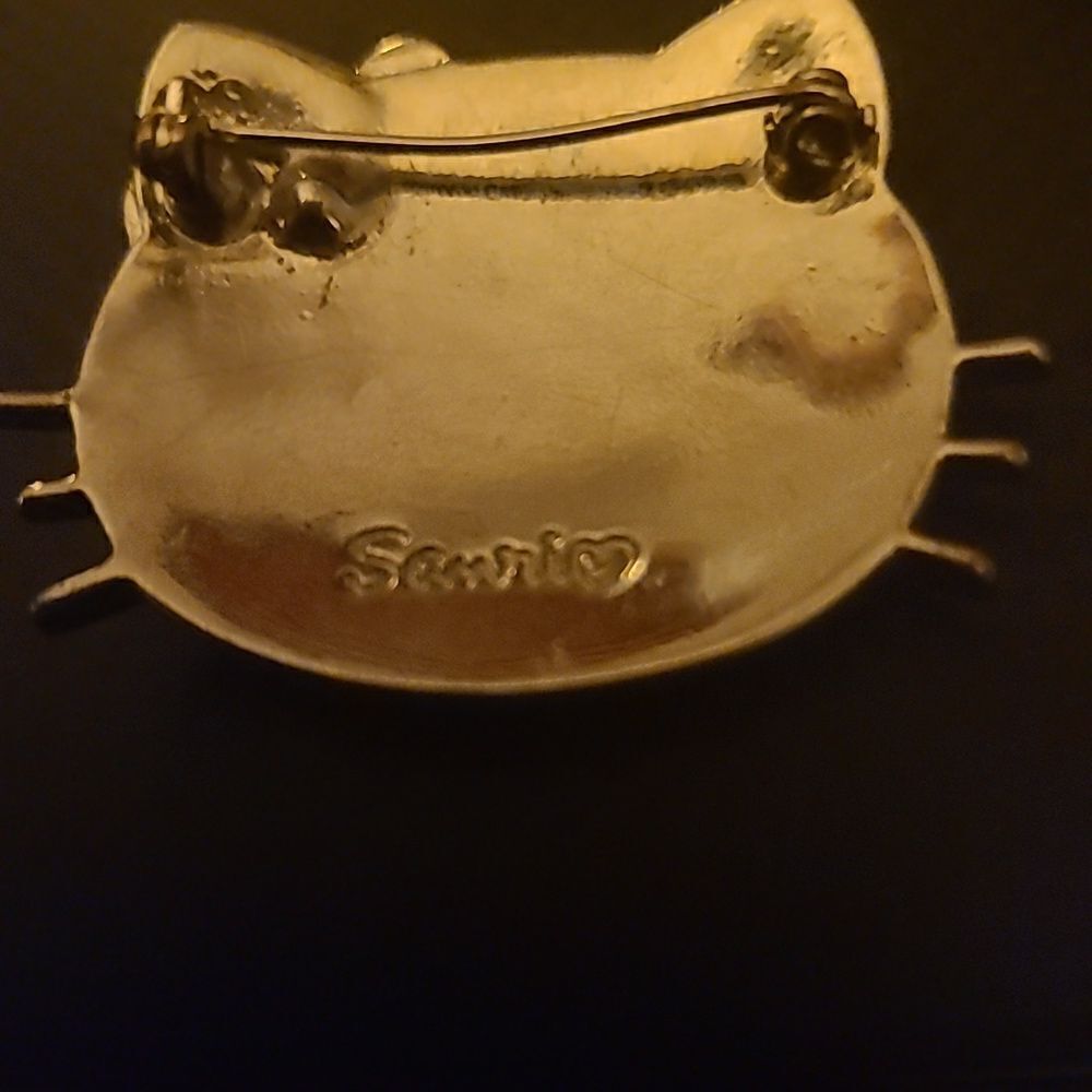 Hello Kitty Pin - Picture 5 of 5
